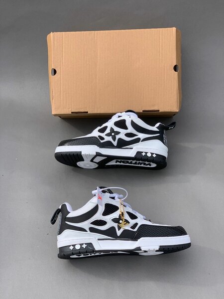 Baskets Noires et Blanches