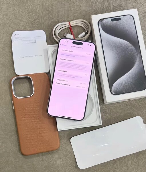 iPhone Pro Max avec accessoires