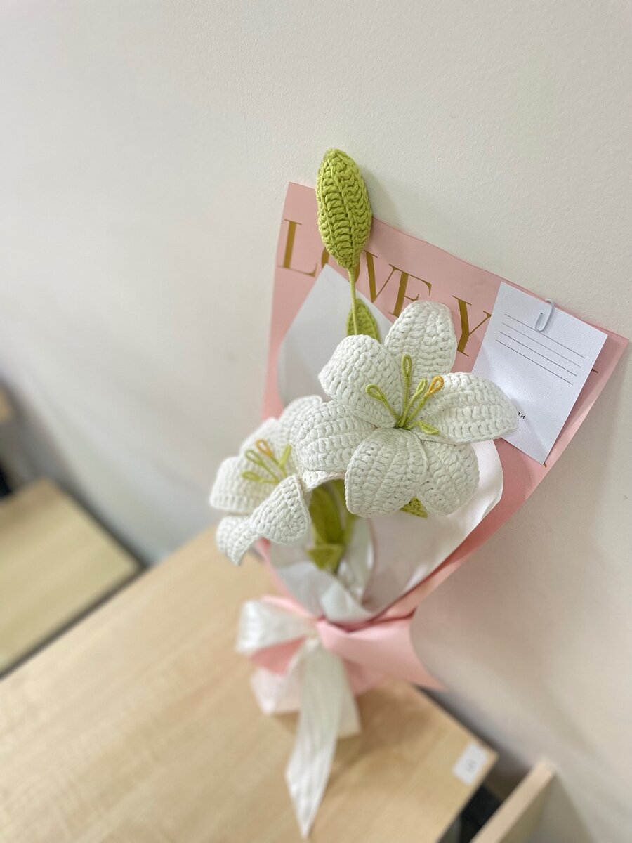 Вязанные цветы Лилии