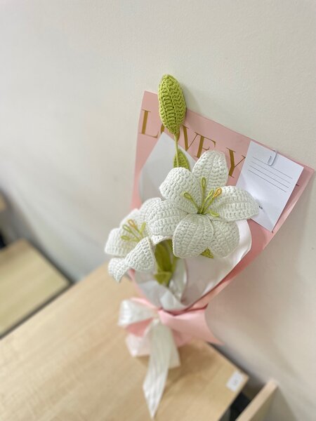 Вязанные цветы Лилии