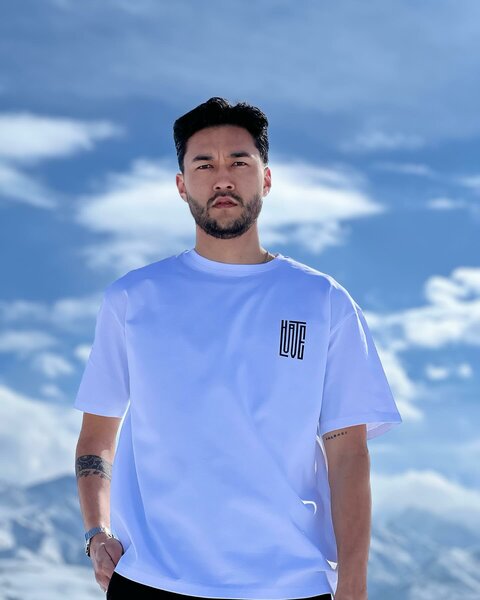 Футболки с принтами белого цвета