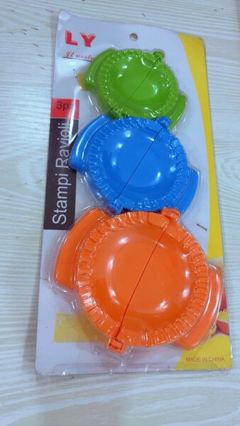 Set de moules à raviolis colorés