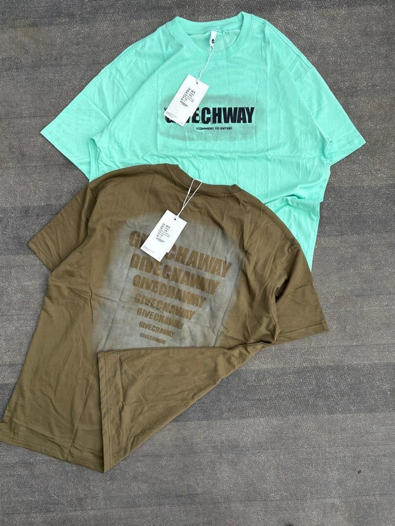 T-shirts colorés à motifs