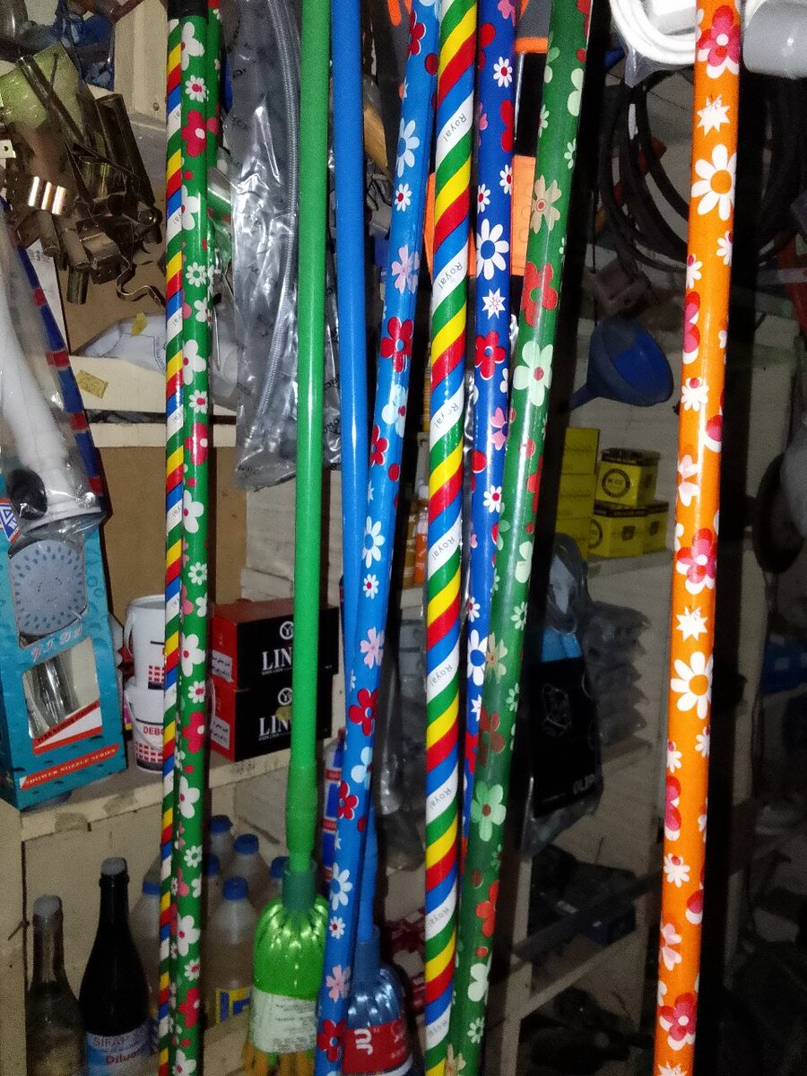 Balais de nettoyage colorés