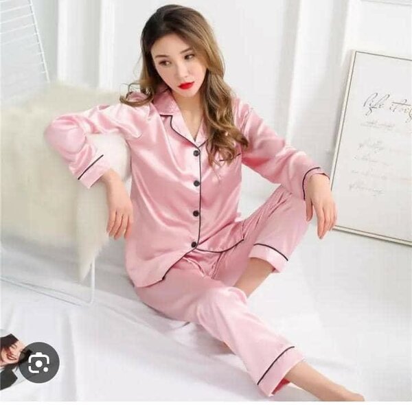 Pyjama en satin rose femme