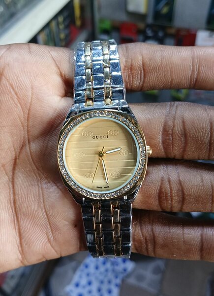 Montre chic femme Gucci