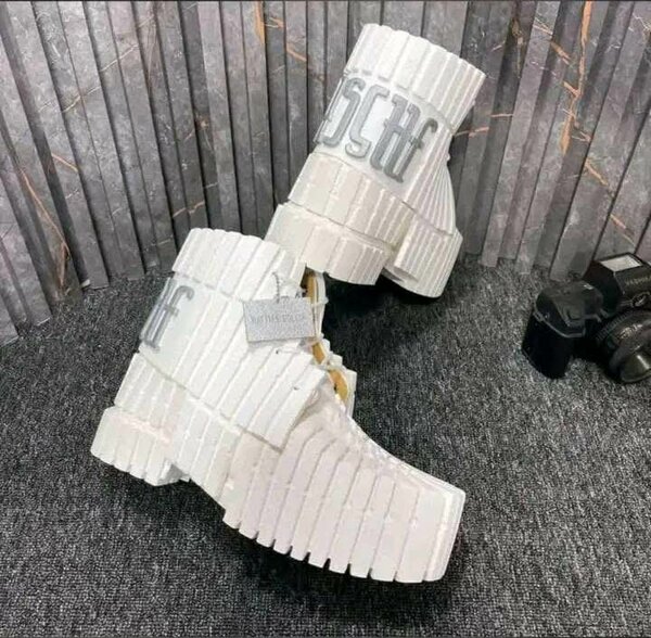 Bottes futuristes unisexes