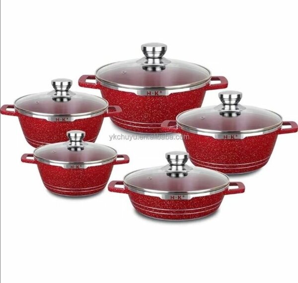 Batterie de cuisine en fonte rouge