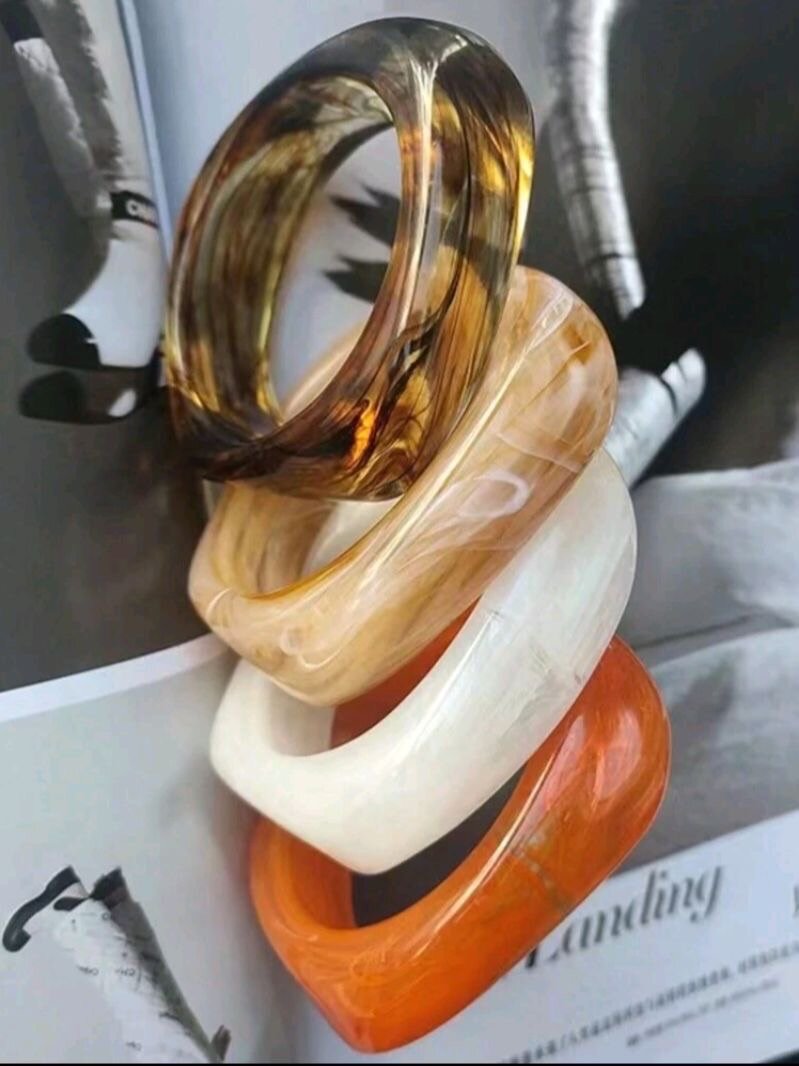 Bracelets en résine marbrée élégantes