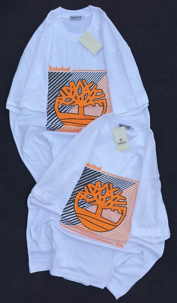 T-shirt blanc avec motif graphique