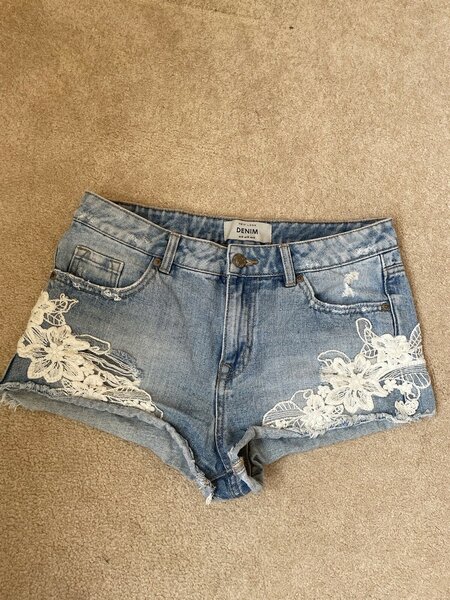 Short en jean avec dentelle
