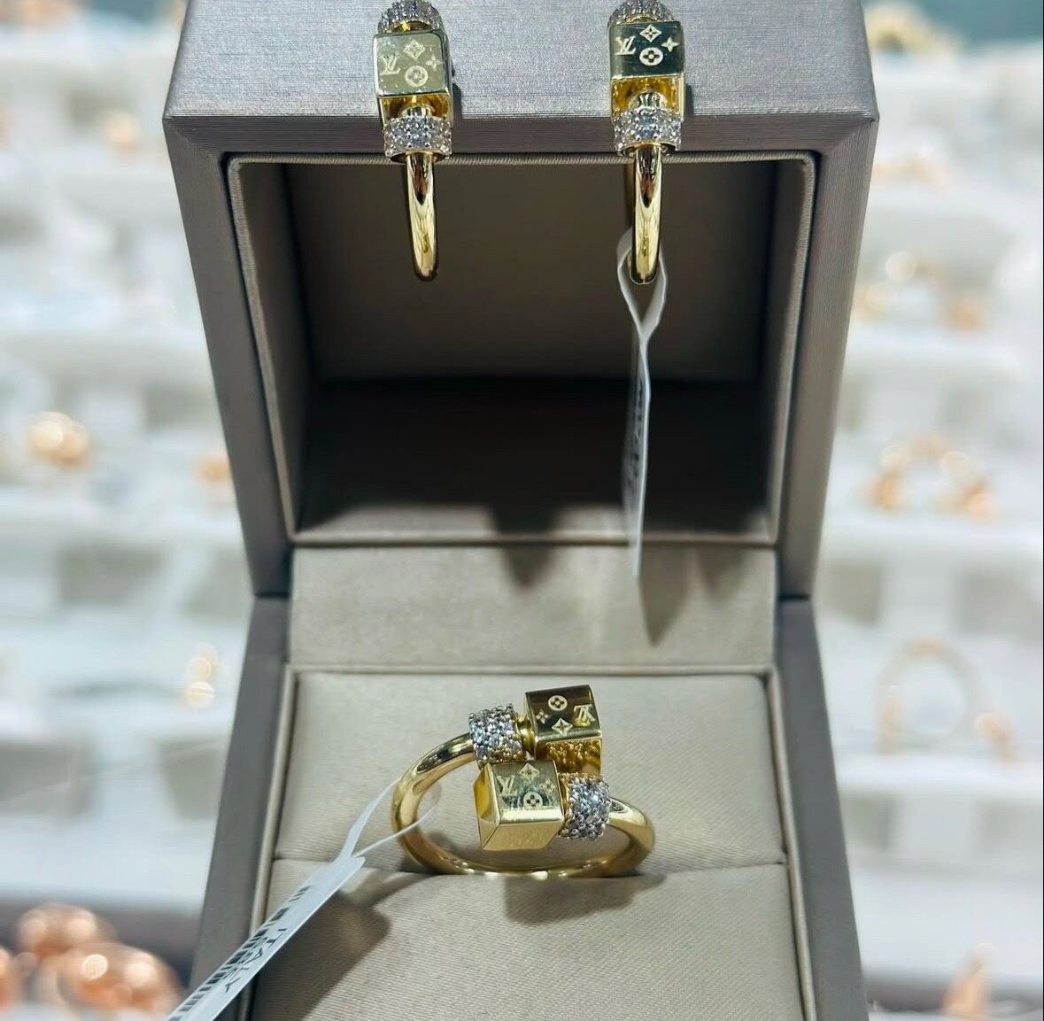 Louis Vuitton 585 Италия