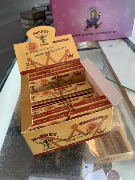 Rolling papers or rizz