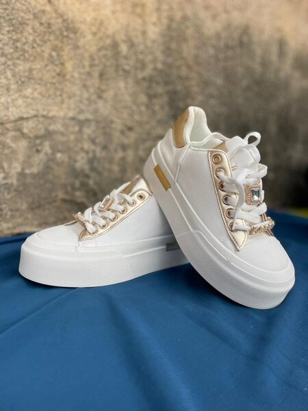 Baskets blanches tendance femme