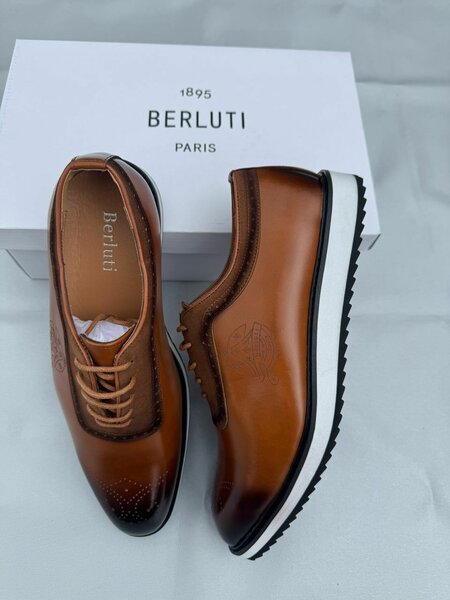 Chaussures élégantes en cuir Berluti