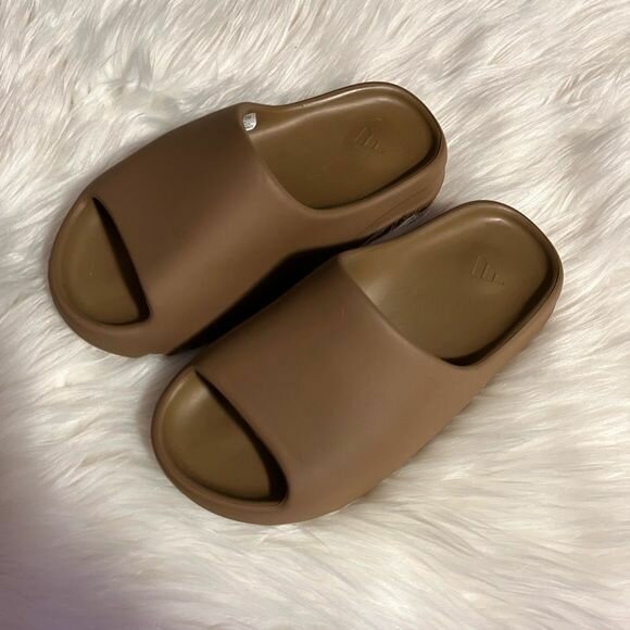 Yeezy slides triple brown