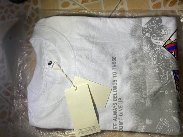 T-shirt blanc imprimé stylé