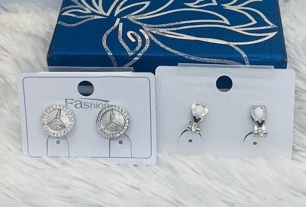 MAGNETIC EARRINGS