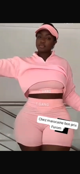 Tenue de sport rose femme