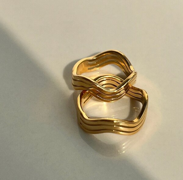 Bagues dorées modernes