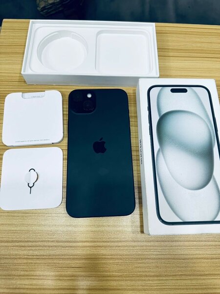 iPhone 15 Quasi neuf