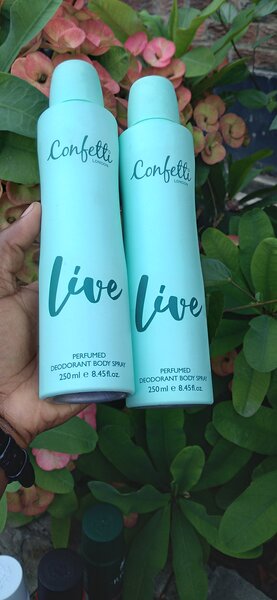 CONFETTI perfumed body spray