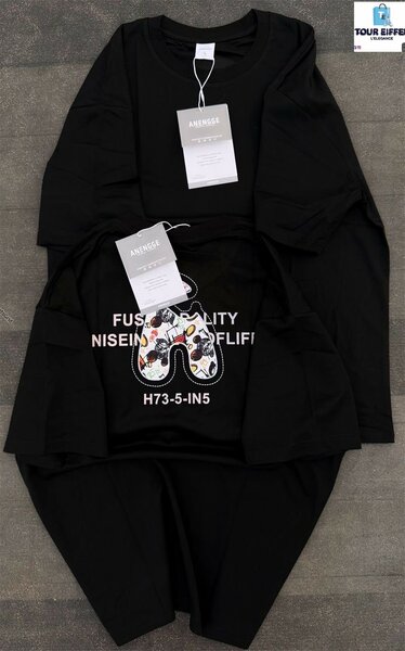 T-shirt noire graphique