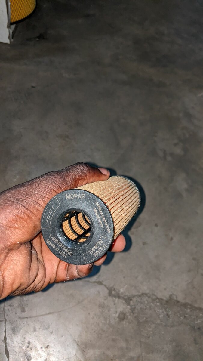 Engine Oil Filter For Jeep Grand Cherokee WK2 & Dodge Dura