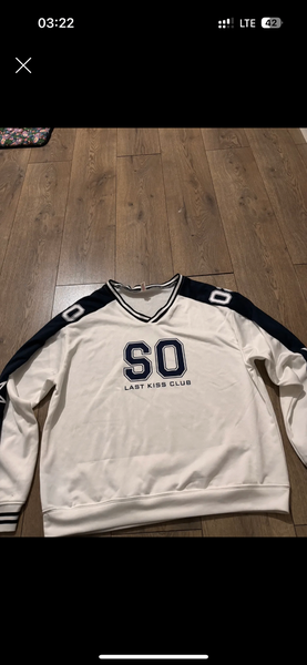 спортивный свидшот сидит оверз