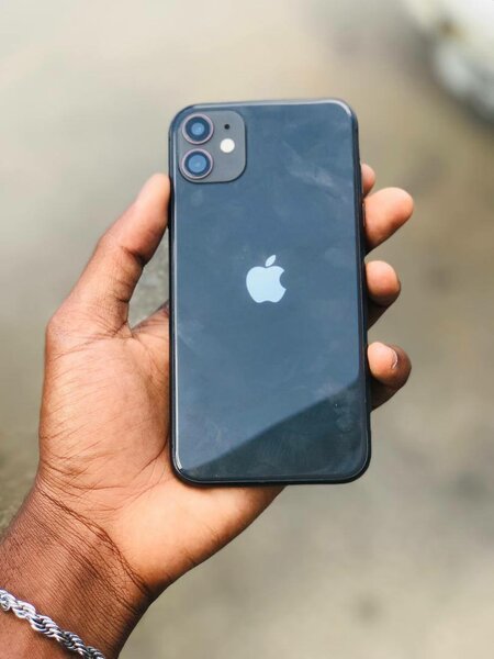 IPHONE 11 UK BRAND