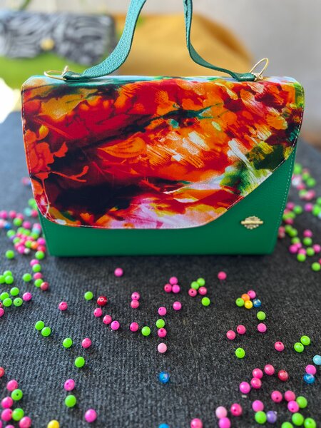 Sac à main élégant et coloré