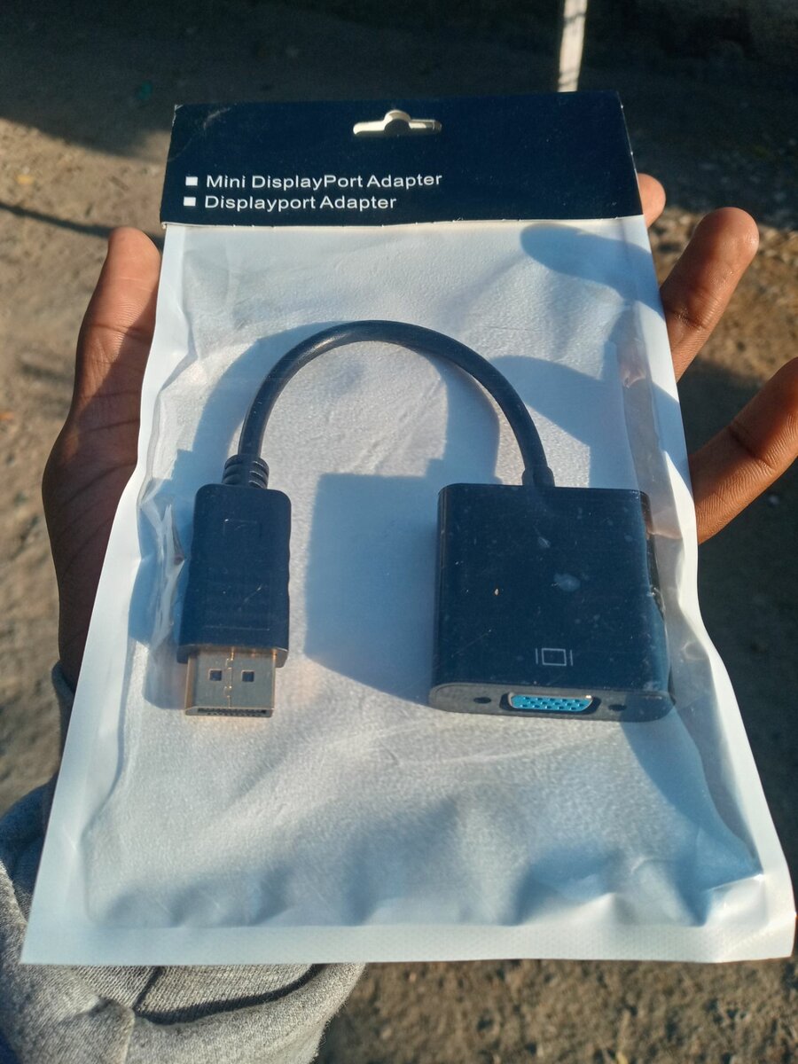 Display port to VGA adapter