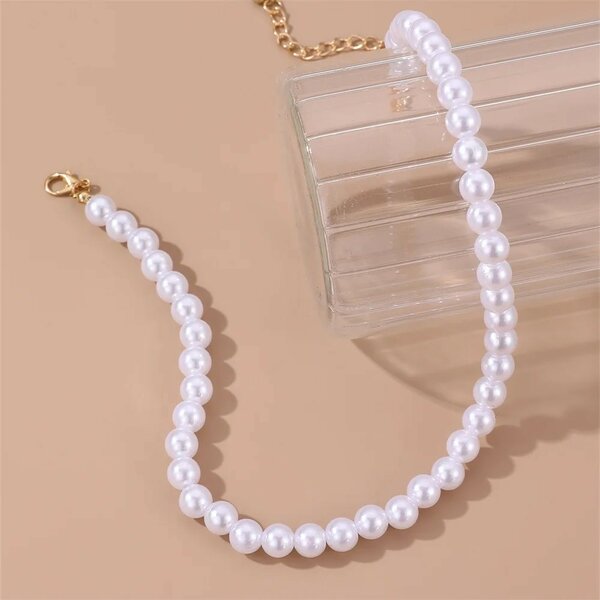 neckchains and necklaces 