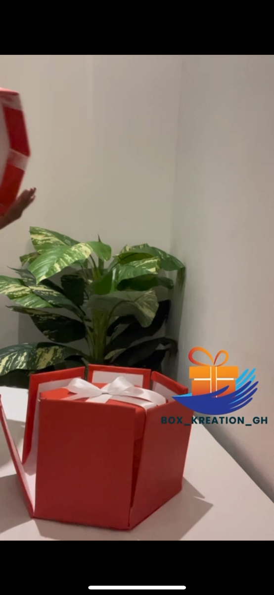 Hexagonal explosion gift box