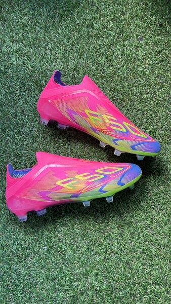 Chaussures de football vives