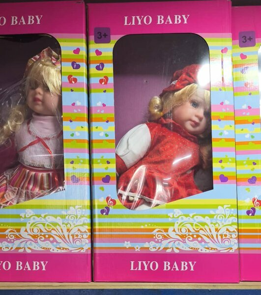 Poupée Liyo Baby, tenue rouge ou rayée