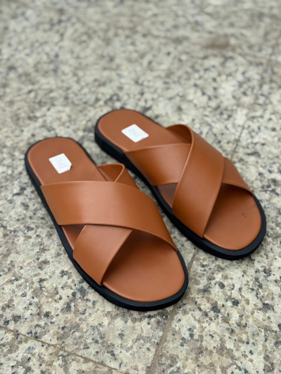 Sandales en cuir croisées élégantes