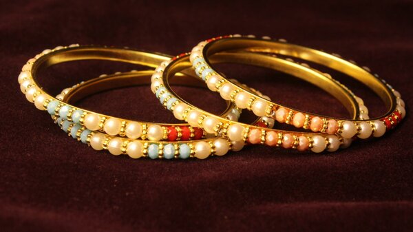Casual Multi Colors Pearls Design Bangles