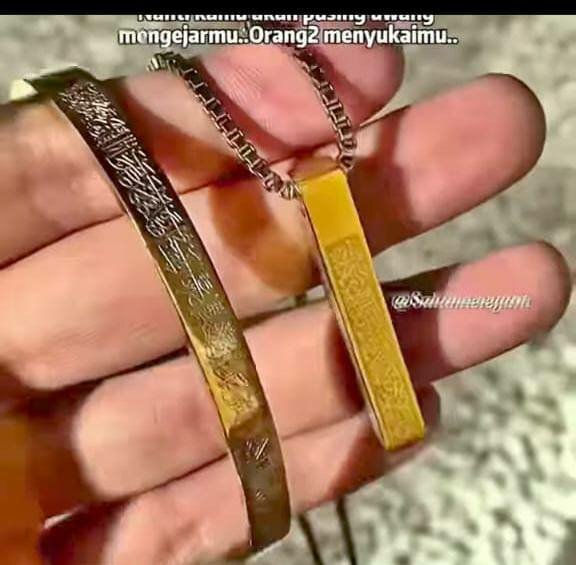 Collier et bracelet en or gravés