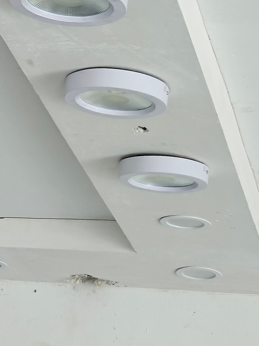 Plafonnier LED apparen moderne