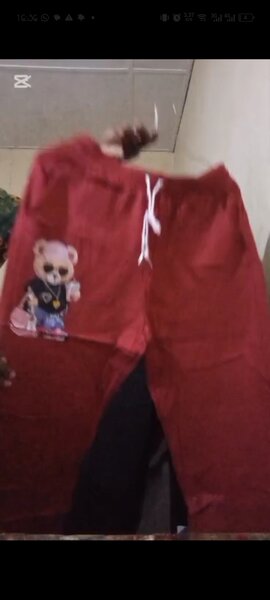 Pantalon rouge à motif ours