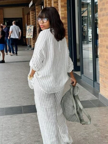 Ensemble chemise et pantalon rayé