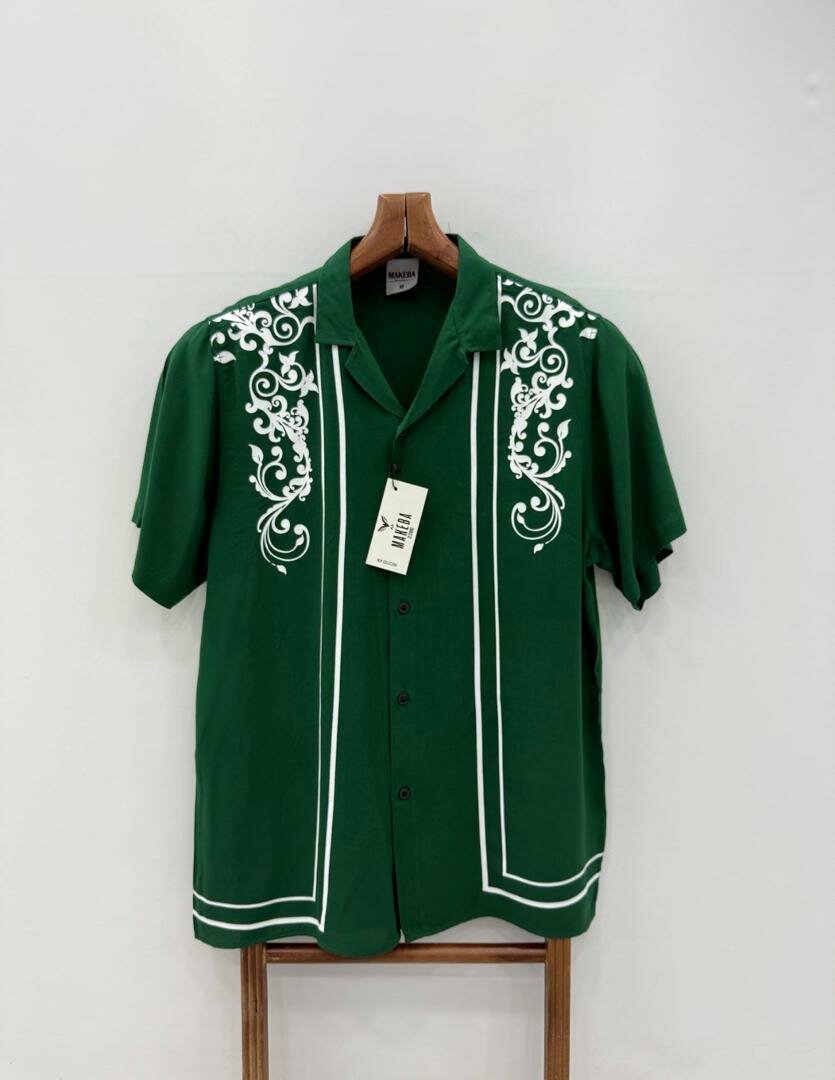 Chemise verte à motifs