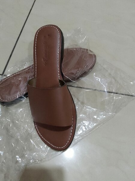 Easy on slippers and sandalsfor ladies available in size 39