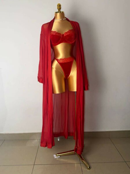 Ensemble lingerie rouge séduisant