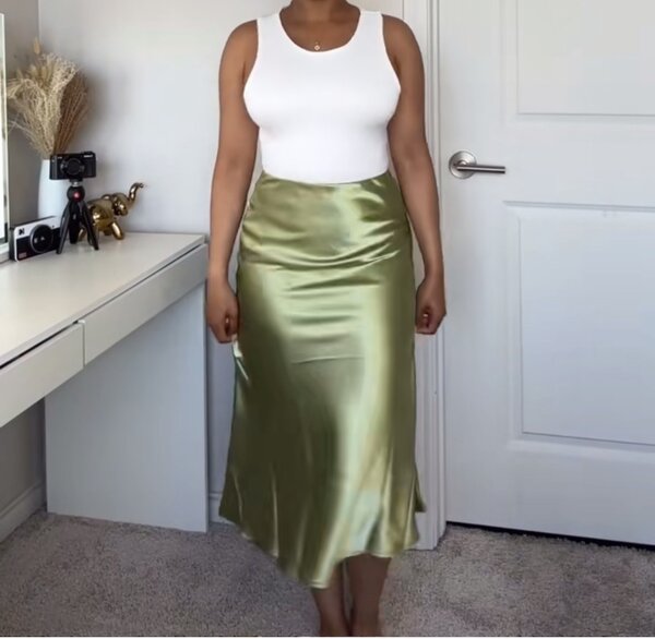 Jupe satinée élégante
