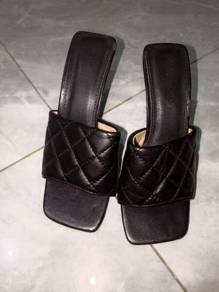 Mules à talons hauts noirs