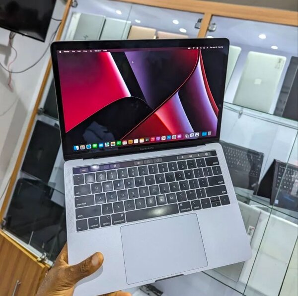 MacBook Pro [ 2018 Model, CO2Y30S2JHD2]