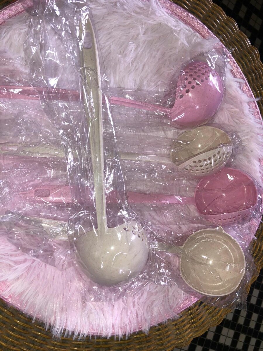 Louche de table à passoire