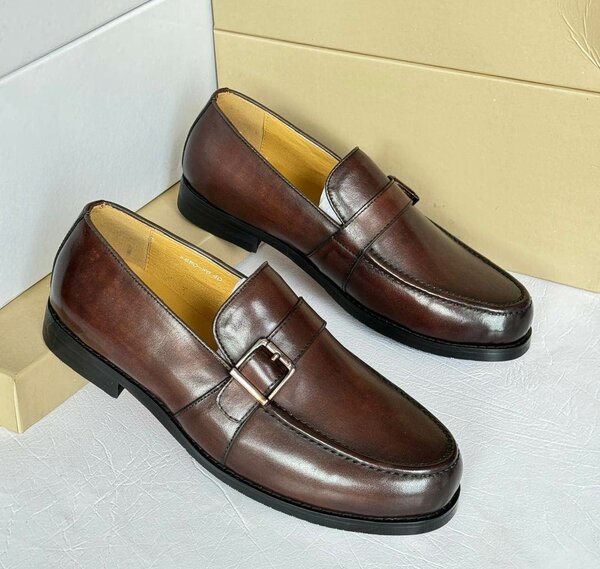 Solid leather executive shoes